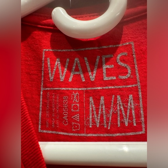 Waves Red Montreal Candiens Tshirt - Picture 3 of 3